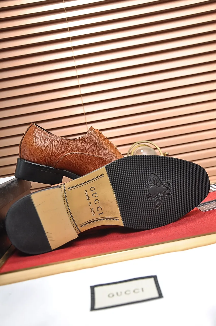 Men's shoes💰460💶Italy's top luxury men's shoes giant [GUCCI Gucci] has a new model 🍃Original European style🔰 Pleasant to the eye😍In order to make the shoes more durable and non-deformable🌀The production continues to follow traditional methods but there is still no lack of innovation💪The original cowhide is chosen for the leather♻️ Smooth, natural and exceptionally bright⭐Made of imported cowhide, the first choice of the rich 38-45 (45 customized)